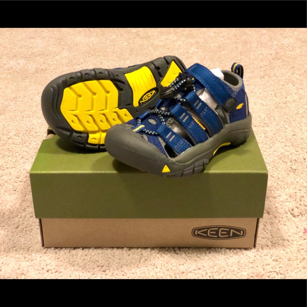 NWT Keen Newport H2 Sandals - size US 9